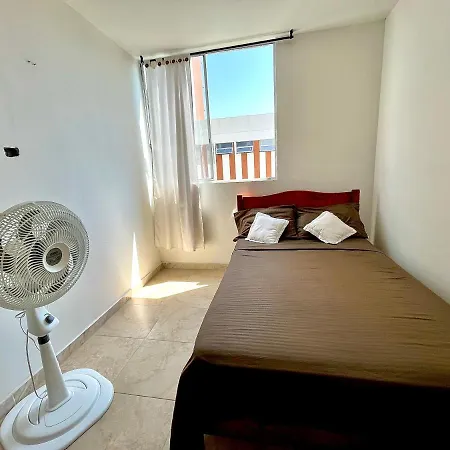 A 10 Minutos Del Aeropuerto Habitación en casa particular